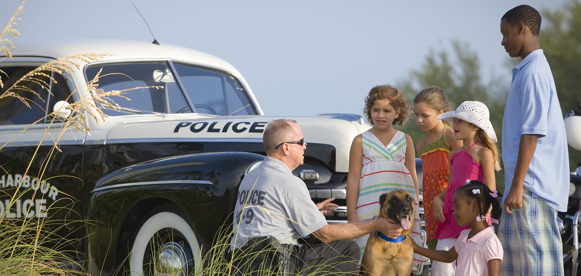 A police officer talks to children